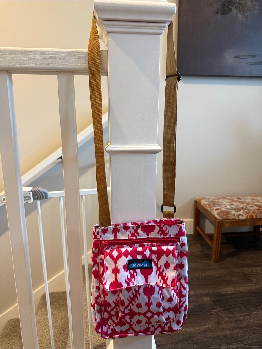 KAVU Keeper Crossbody Bag Pink White Ikat Print Adjustable Travel Organizer